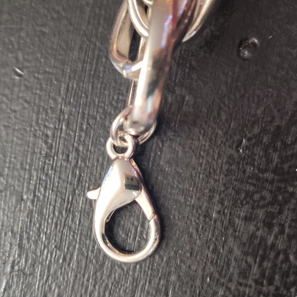 Elegant Silver Chain Bracelet - Picture 7 of 12